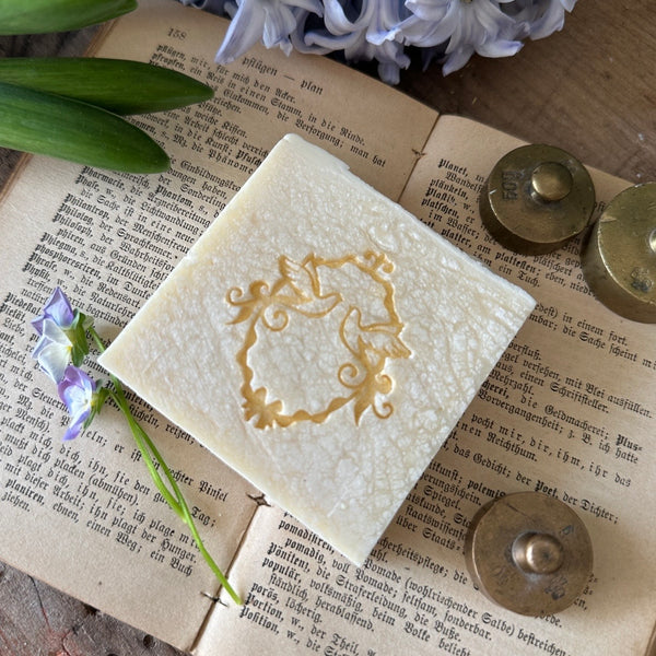 Ballseason - Seifenstücke im Regency Style