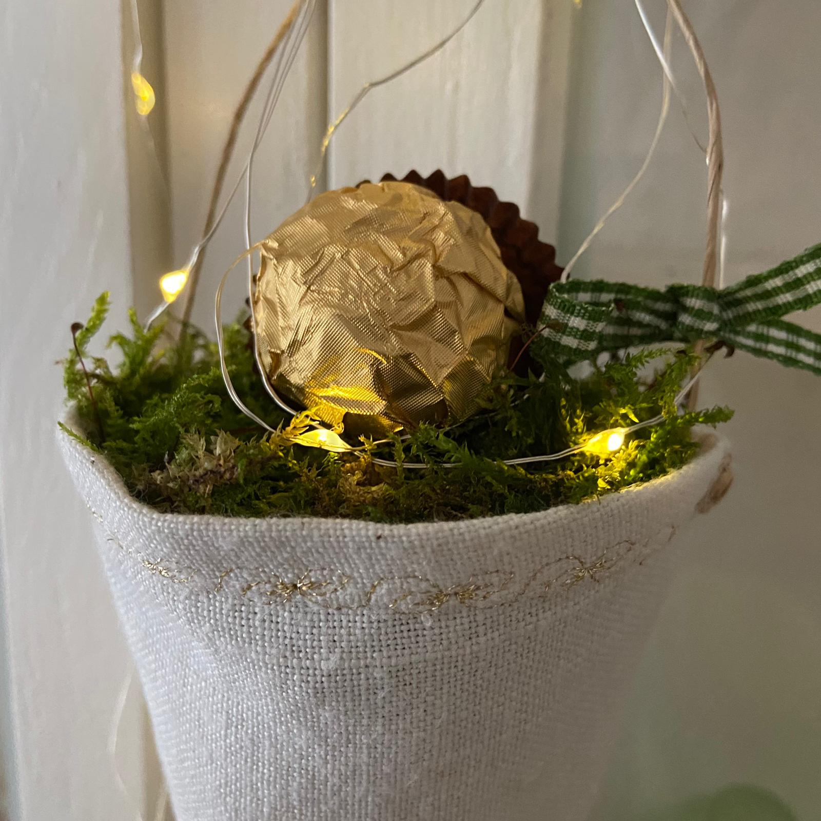 Kleine Spitztütchen zum dekorieren