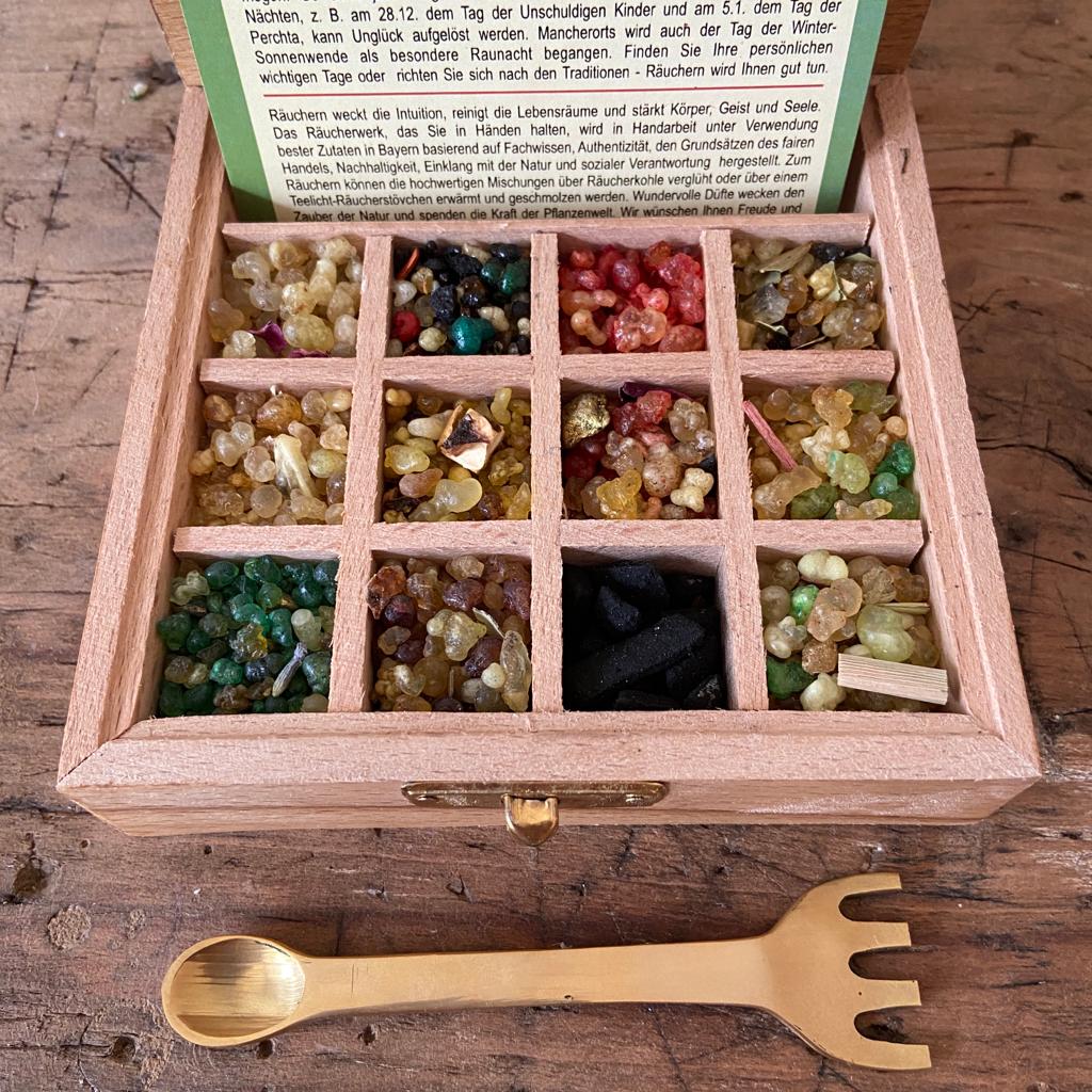 Die 12 Rauhnächte - Großes Räuchermischungs-Set und Seifenstück