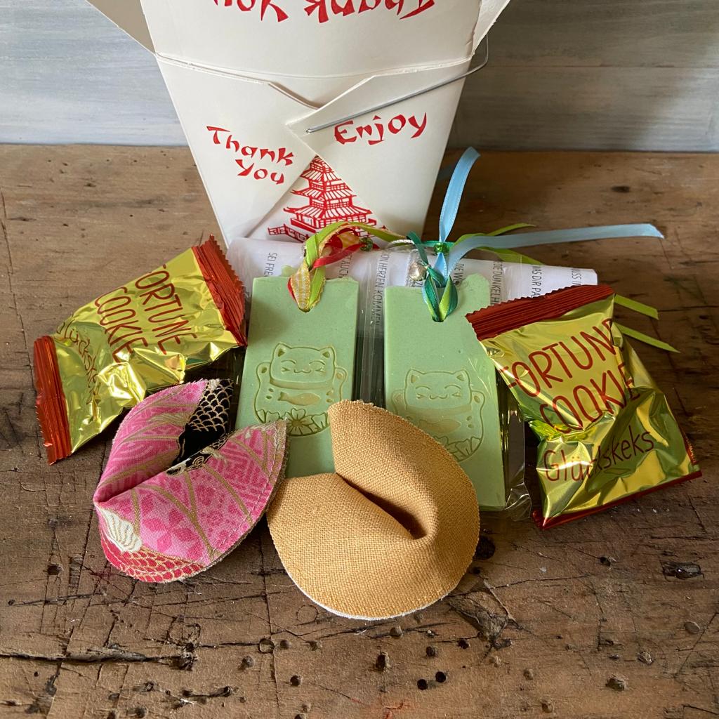 Lucky Box - Seifenanhänger und Glückskekse